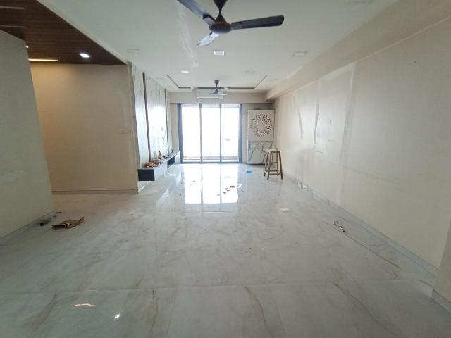 3 BHK Apartment in Sion for rent Mumbai. The reference number is 20011556