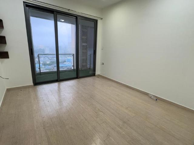3 BHK Apartment in Sion for resale Mumbai. The reference number is 20810532