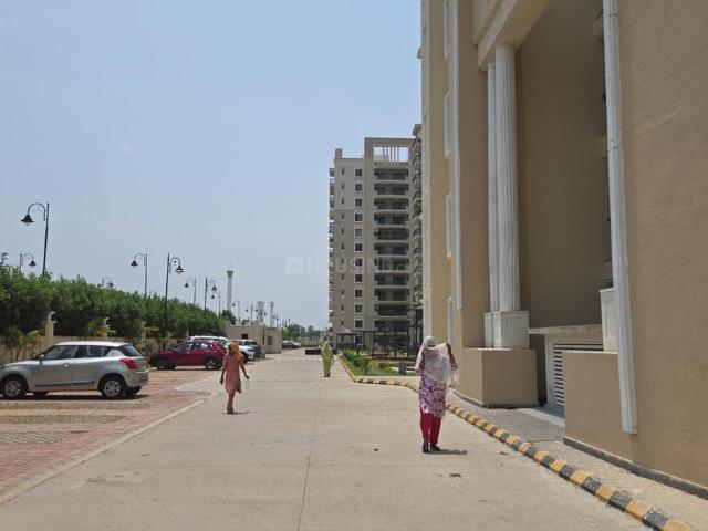 3 BHK Apartment in Sultanpur Road for rent Lucknow. The reference number is 20382310