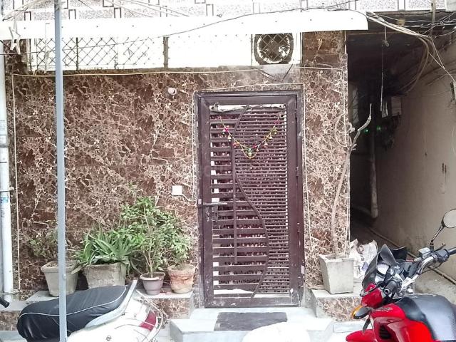 3 BHK Apartment in Patel Nagar for resale Delhi Central. The reference number is 15806799