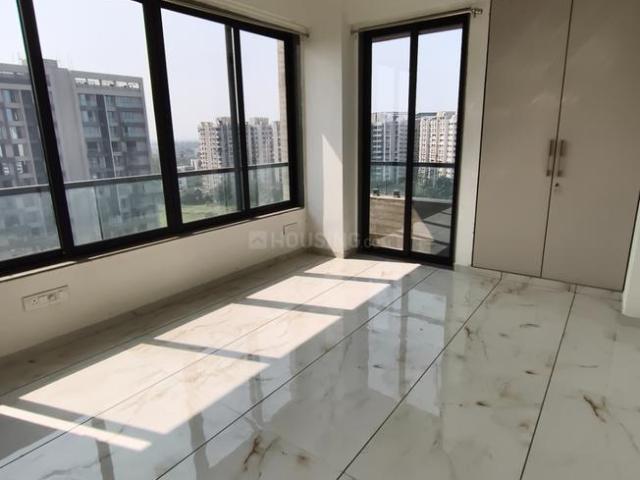 3 BHK Apartment in Pal for rent Surat. The reference number is 19506573