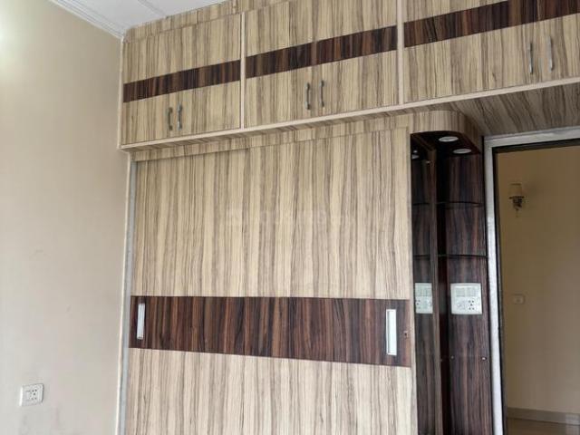 3 BHK Apartment in Palam Vihar for rent Gurgaon. The reference number is 18047323