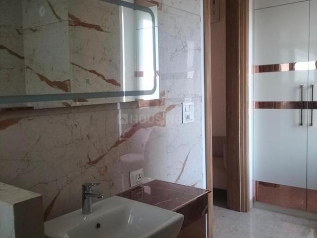 3 BHK Apartment in Palam Vihar for rent Gurgaon. The reference number is 19839975
