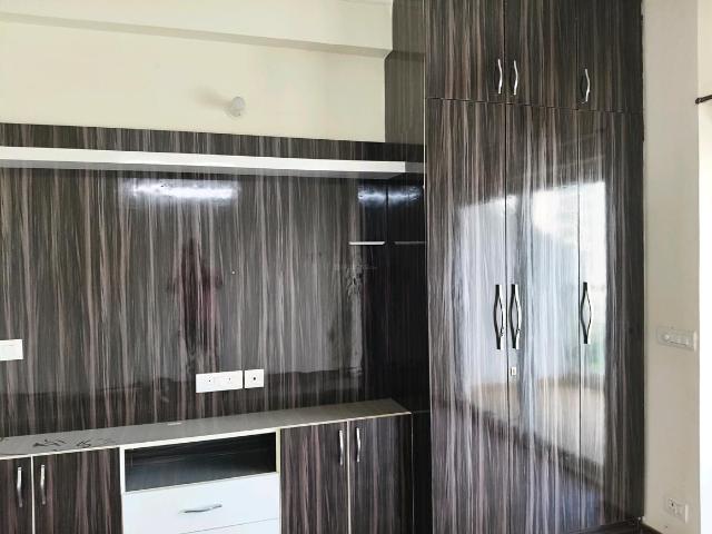 3 BHK Apartment in Palam Vihar for resale Gurgaon. The reference number is 19735507
