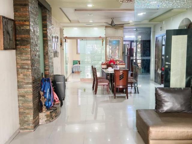 3 BHK Apartment in Paldi for resale Ahmedabad. The reference number is 19936744