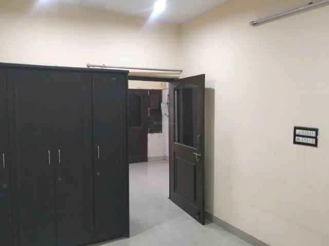 3 BHK Apartment in Paschim Vihar for rent New Delhi. The reference number is 20988790