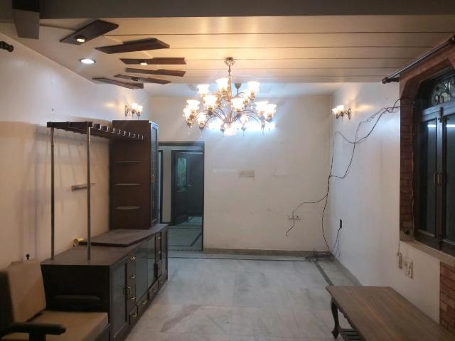 3 BHK Apartment in Paschim Vihar for rent New Delhi. The reference number is 20989255