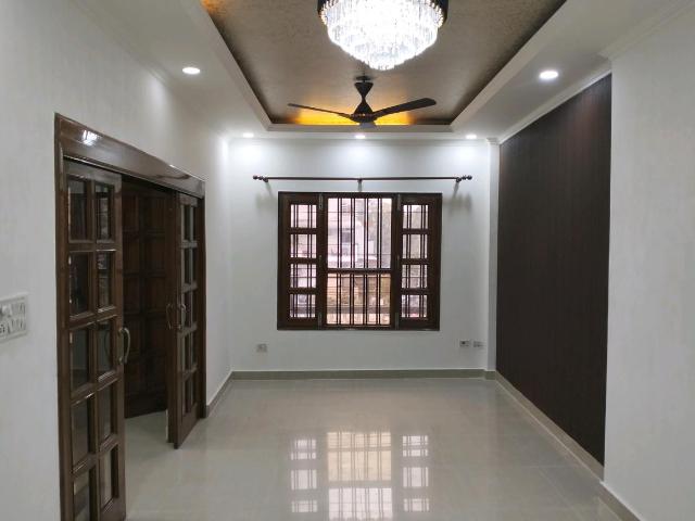 3 BHK Apartment in Paschim Vihar for resale New Delhi. The reference number is 19191659