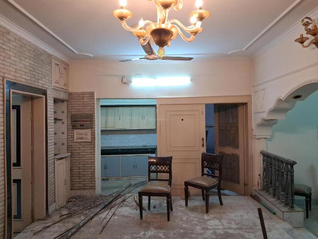 3 BHK Apartment in Paschim Vihar for resale New Delhi. The reference number is 20023300