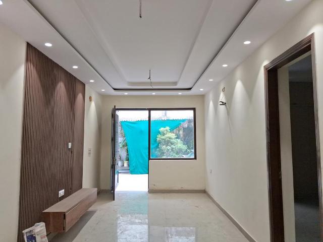 3 BHK Apartment in Paschim Vihar for resale New Delhi. The reference number is 20399151