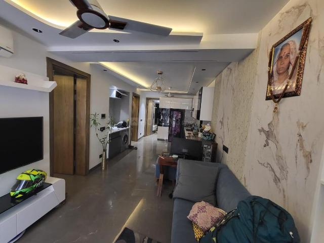 3 BHK Apartment in Paschim Vihar for resale New Delhi. The reference number is 20444153