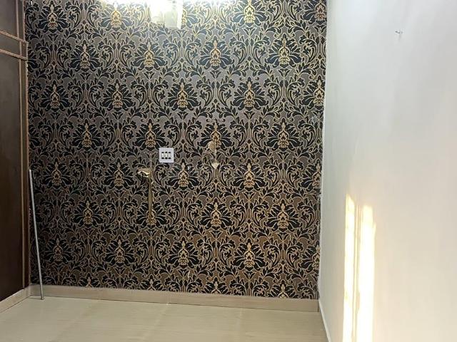 3 BHK Apartment in Paschim Vihar for resale New Delhi. The reference number is 17322726