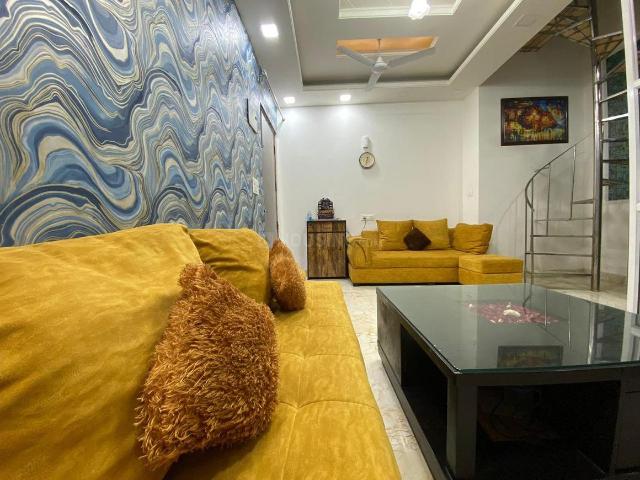 3 BHK Apartment in Phase 2 for rent Noida. The reference number is 15720236