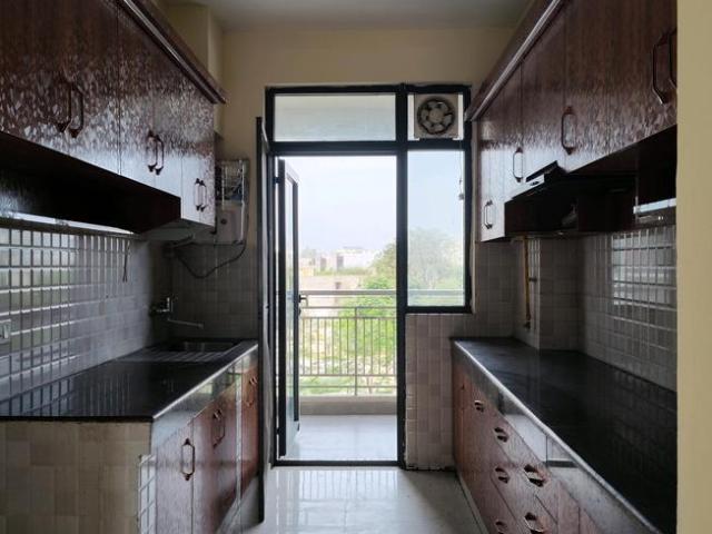 3 BHK Apartment in Phi II for rent Greater Noida. The reference number is 19860228