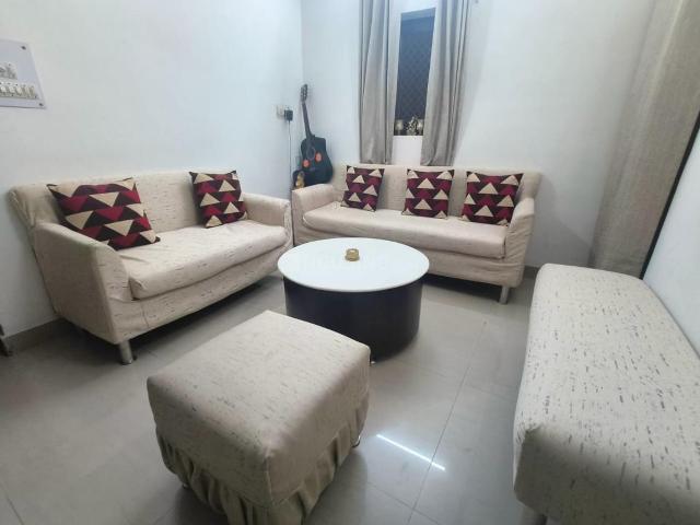 3 BHK Apartment in Pitampura for resale North West Delhi. The reference number is 17478631