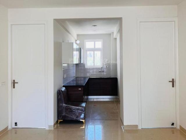 3 BHK Apartment in PR7 Airport Road for rent Zirakpur. The reference number is 19935836