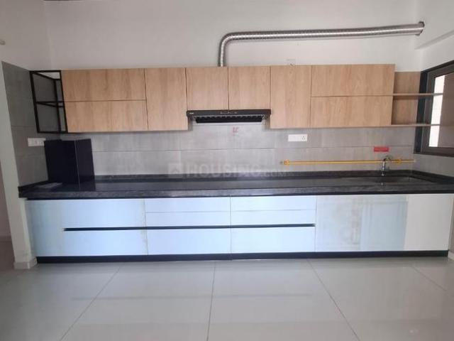 3 BHK Apartment in Prahlad Nagar for rent Ahmedabad. The reference number is 19761584