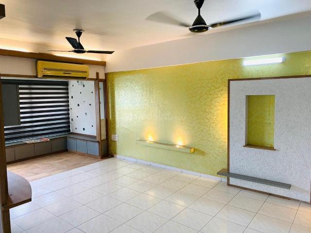 3 BHK Apartment in Prahlad Nagar for rent Ahmedabad. The reference number is 20147156