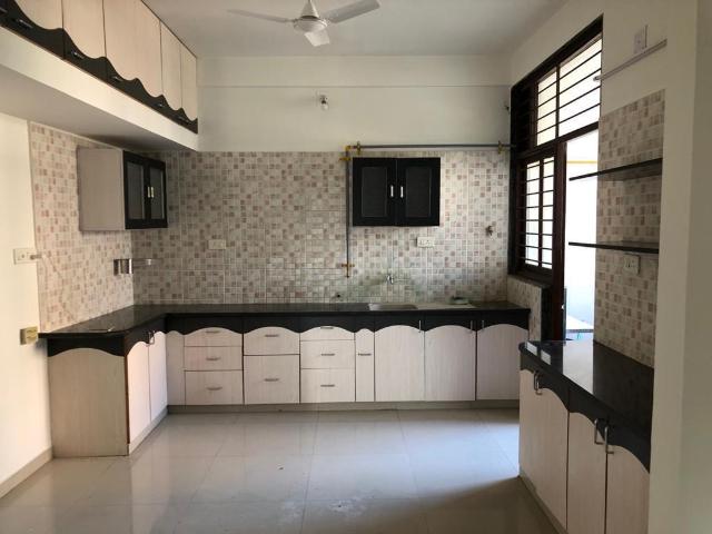 3 BHK Apartment in Prahlad Nagar for resale Ahmedabad. The reference number is 20944498