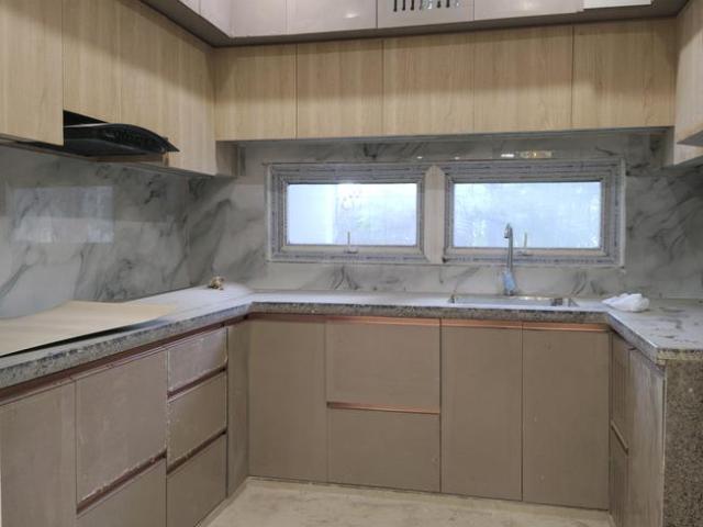 3 BHK Apartment in Rajpur Khurd Village for rent New Delhi. The reference number is 19395496