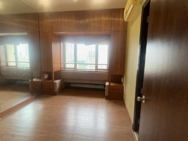 3 BHK Apartment in Worli for resale Mumbai. The reference number is 20588355