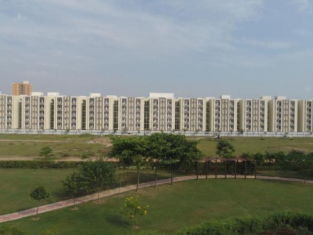 3 BHK Apartment in Wave City for resale Ghaziabad. The reference number is 20100885