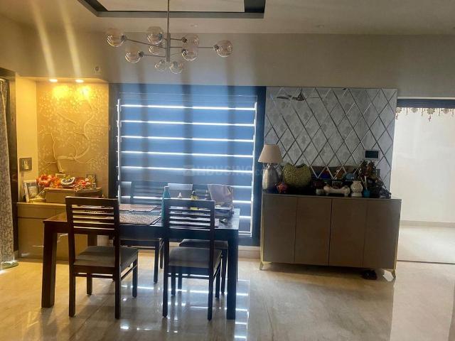 3 BHK Apartment in Tangra for resale Kolkata. The reference number is 19855233