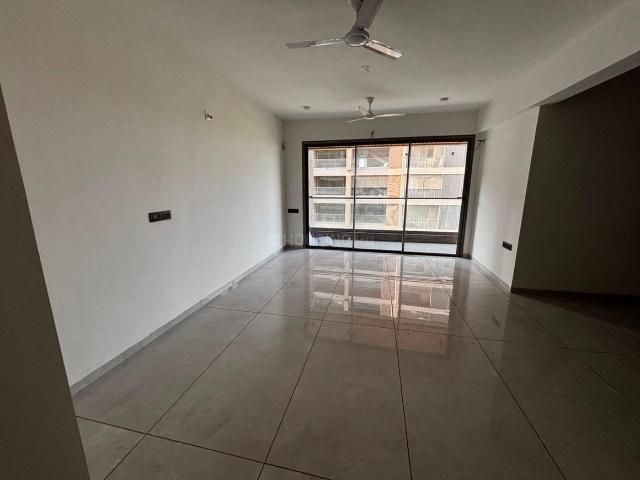 3 BHK Apartment in Thaltej for rent Ahmedabad. The reference number is 20716973