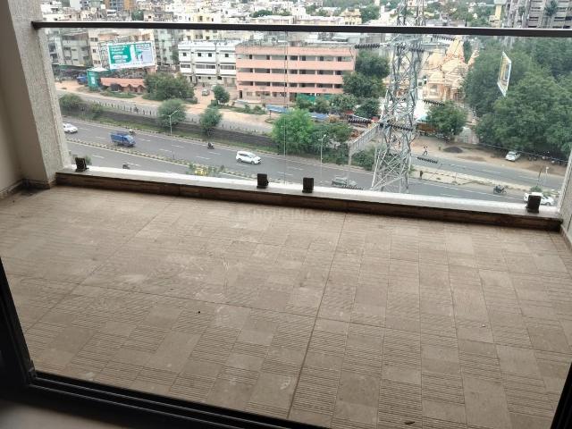 3 BHK Apartment in Thaltej for rent Ahmedabad. The reference number is 20984742