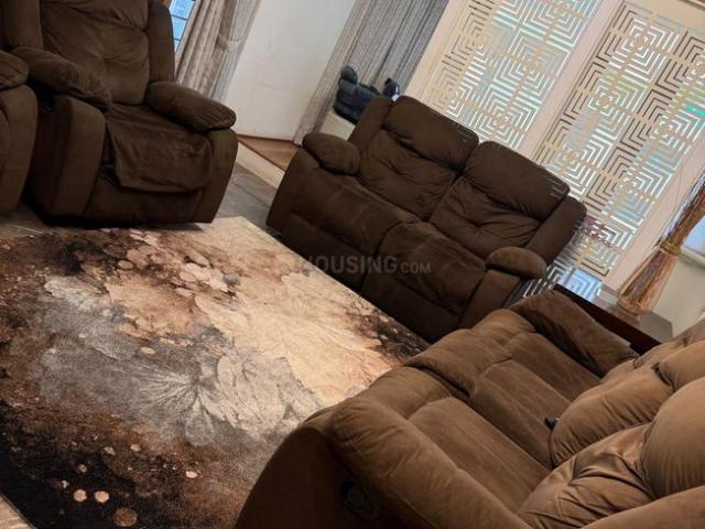 3 BHK Apartment in Thaltej for rent Ahmedabad. The reference number is 20259154