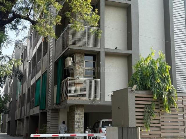 3 BHK Apartment in Thaltej for rent Ahmedabad. The reference number is 20276027