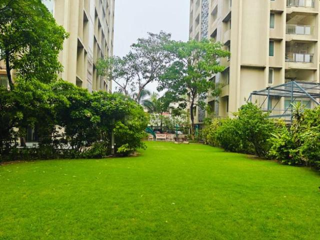 3 BHK Apartment in Thaltej for resale Ahmedabad. The reference number is 20827750