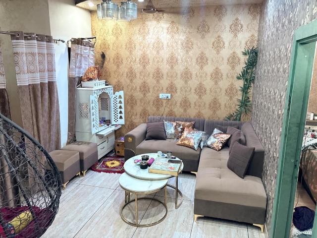 3 BHK Apartment in Uttam Nagar for resale New Delhi. The reference number is 20092328