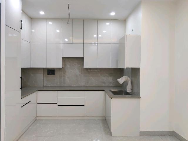 3 BHK Apartment in Vaishali for resale Ghaziabad. The reference number is 19175347