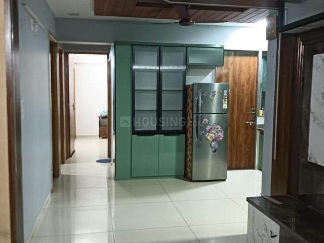 3 BHK Apartment in Vaishno Devi Circle for rent Ahmedabad. The reference number is 18925519