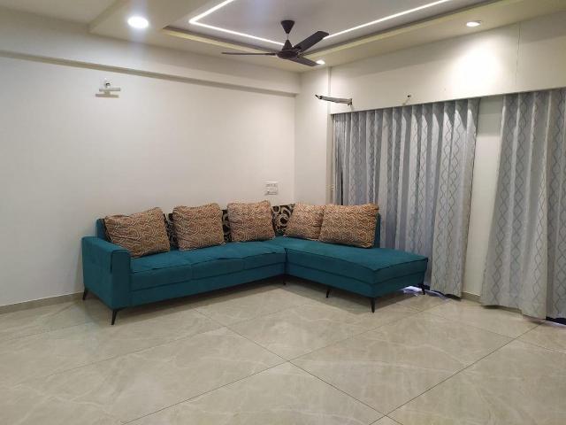 3 BHK Apartment in Vaishno Devi Circle for rent Ahmedabad. The reference number is 18978459