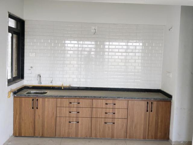 3 BHK Apartment in Vaishno Devi Circle for rent Ahmedabad. The reference number is 18983193