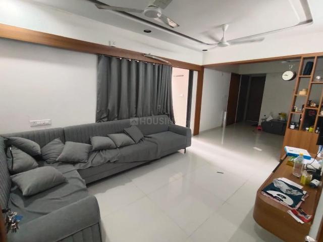 3 BHK Apartment in Vaishno Devi Circle for rent Ahmedabad. The reference number is 18233928