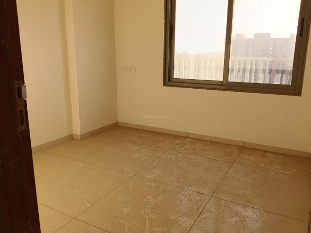 3 BHK Apartment in Vaishno Devi Circle for rent Ahmedabad. The reference number is 18236347