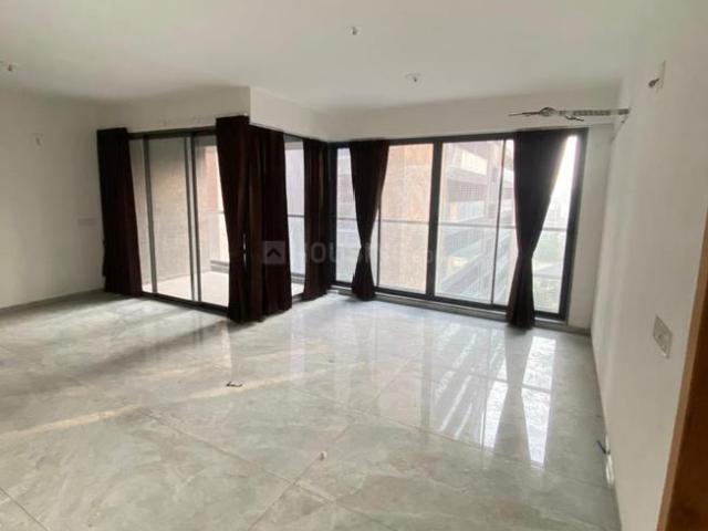3 BHK Apartment in Vaishno Devi Circle for rent Ahmedabad. The reference number is 19418156