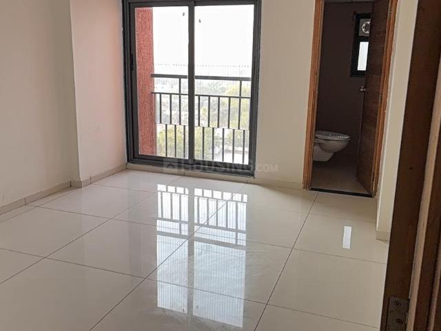 3 BHK Apartment in Vaishno Devi Circle for rent Ahmedabad. The reference number is 19423804