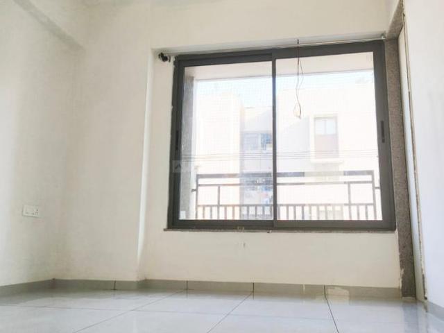 3 BHK Apartment in Vaishno Devi Circle for rent Ahmedabad. The reference number is 19498233