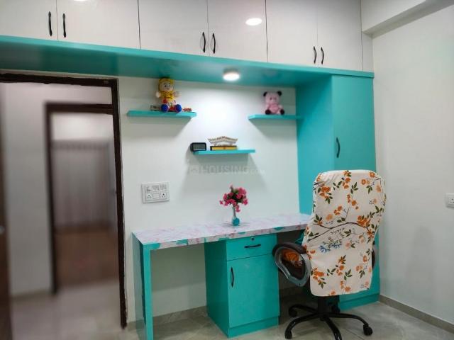 3 BHK Apartment in Vaishno Devi Circle for rent Ahmedabad. The reference number is 19499009