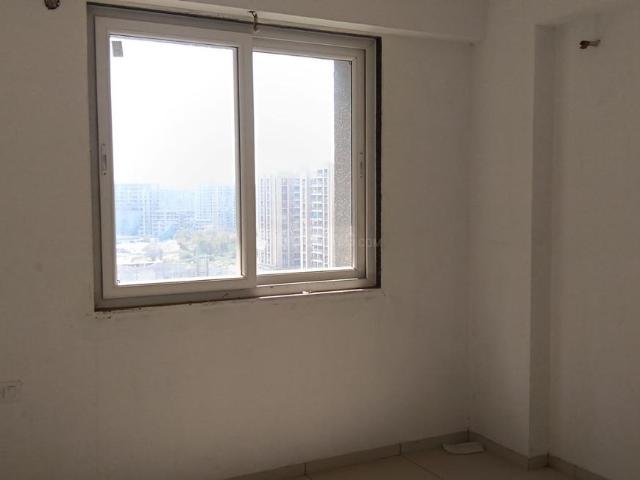 3 BHK Apartment in Vaishno Devi Circle for rent Ahmedabad. The reference number is 19611121