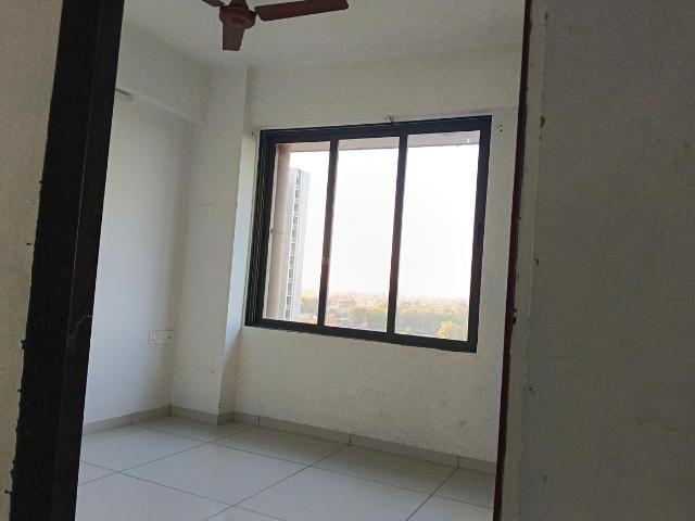 3 BHK Apartment in Vaishno Devi Circle for rent Ahmedabad. The reference number is 19665783