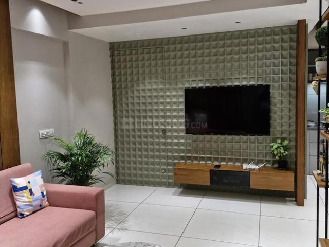 3 BHK Apartment in Vaishno Devi Circle for rent Ahmedabad. The reference number is 19704467