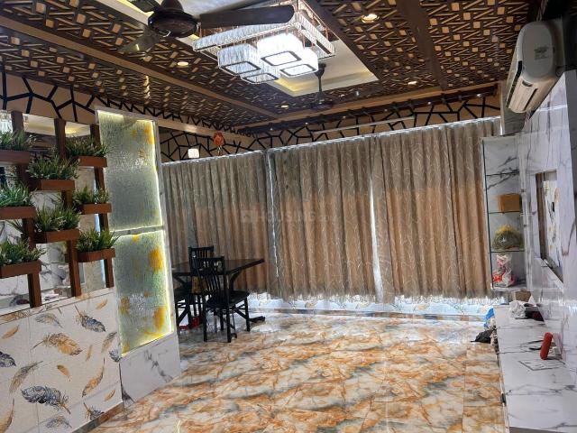 3 BHK Apartment in Vaishno Devi Circle for rent Ahmedabad. The reference number is 19756916