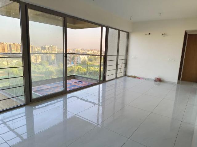 3 BHK Apartment in Vaishno Devi Circle for rent Ahmedabad. The reference number is 19761943