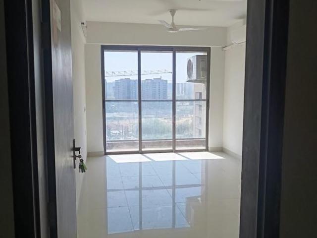 3 BHK Apartment in Vaishno Devi Circle for rent Ahmedabad. The reference number is 19770447
