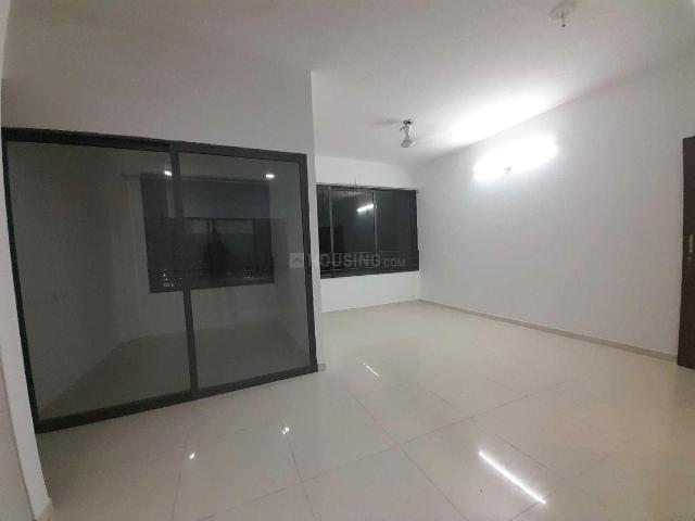 3 BHK Apartment in Vaishno Devi Circle for rent Ahmedabad. The reference number is 19818356